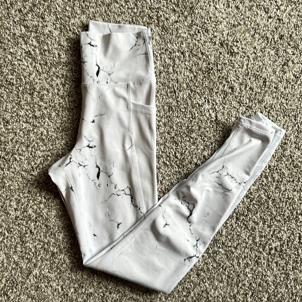 Buff Bunny White Marble print high waisted leggings with side pockets Size XS
